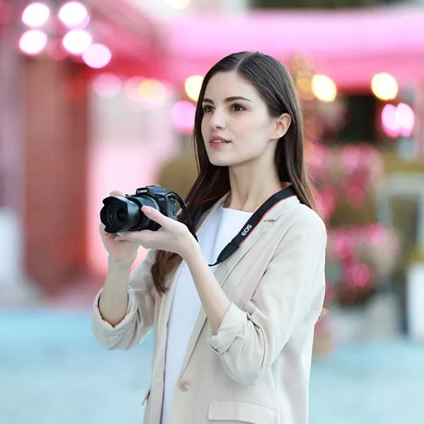 Canon R100 Mirrorless Camera — image 8